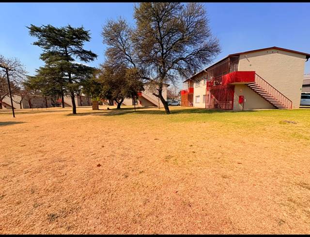 2 BEDROOM APARTMENT FOR SALE IN SASOLBURG EXT 3